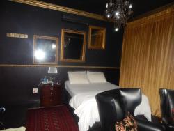 Honeymoon Suite